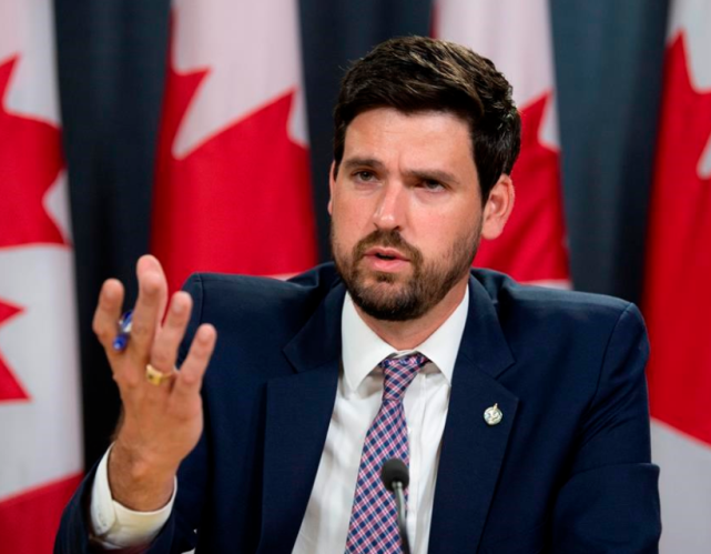加拿大新移民部长上任！准备给临时签证者发枫叶卡，明年要狂收40万新移民