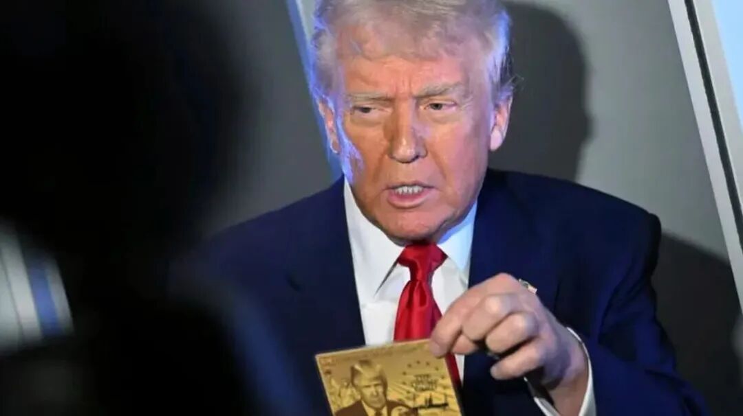 川普金卡vs EB-5：2025美国投资移民选择指南